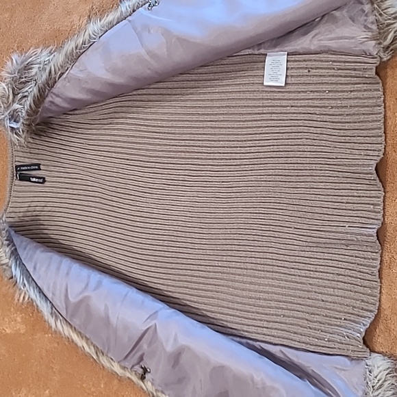 Faux fur vest - Picture 4 of 10